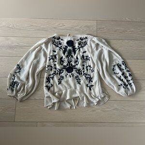 Free people embroidered boho top size xs beige/black/dark green/white NWT